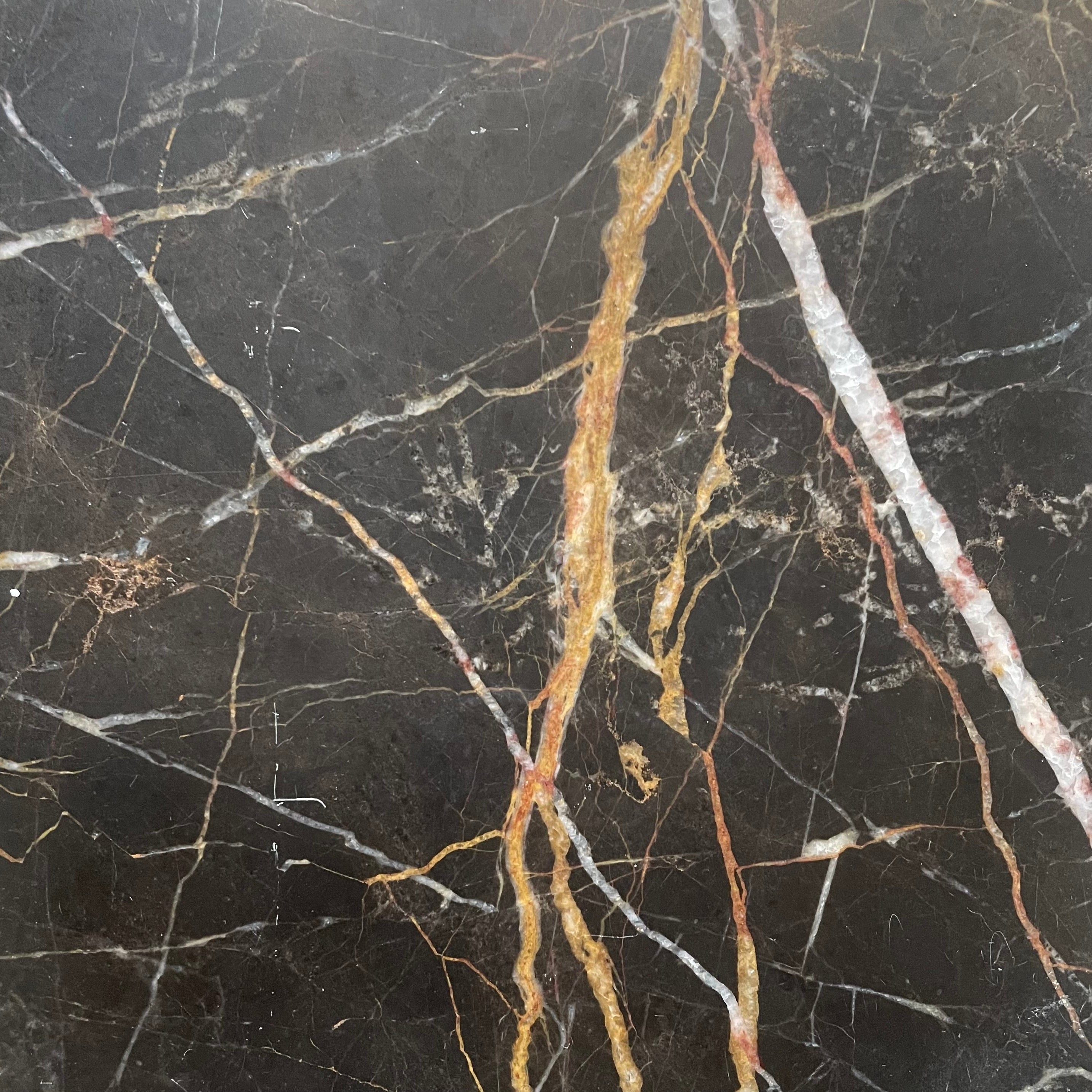 Stone | Noir St. Laurent