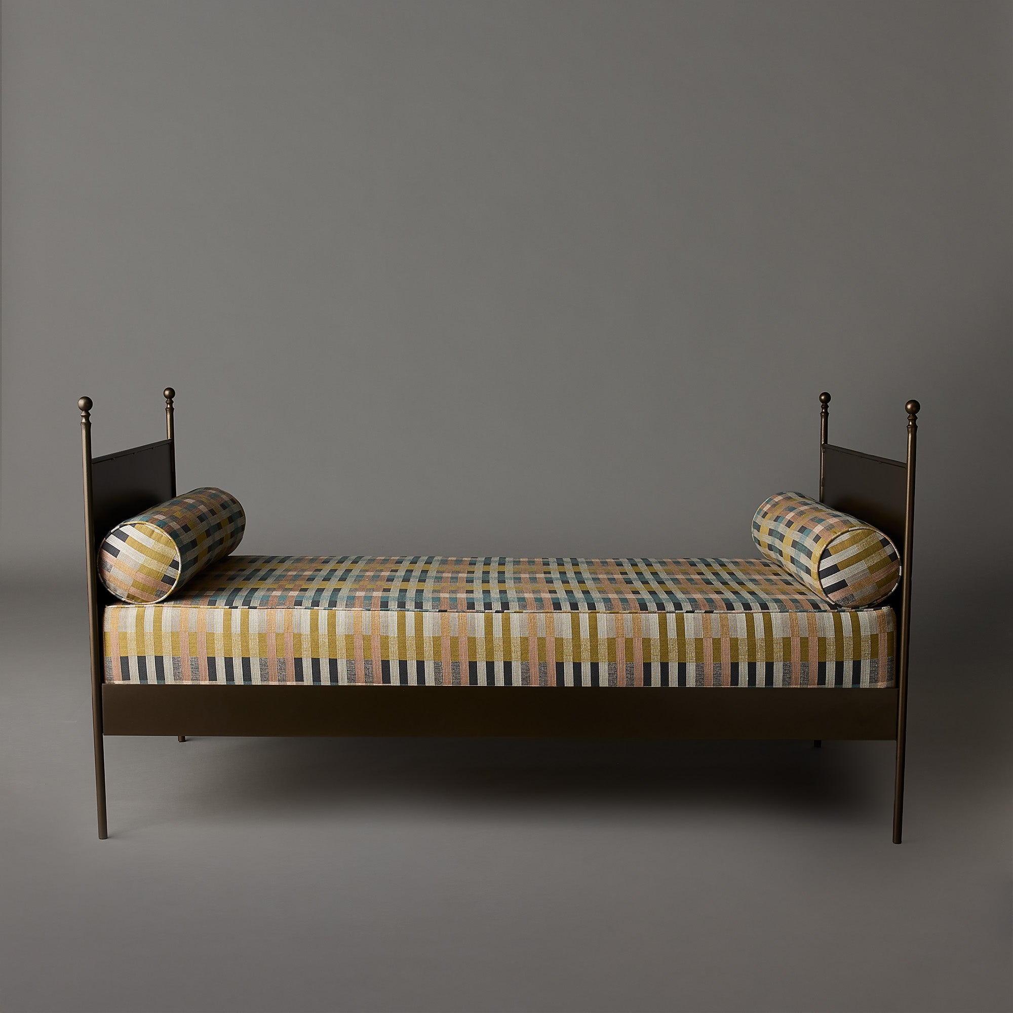 Laurel Daybed | Floor Model