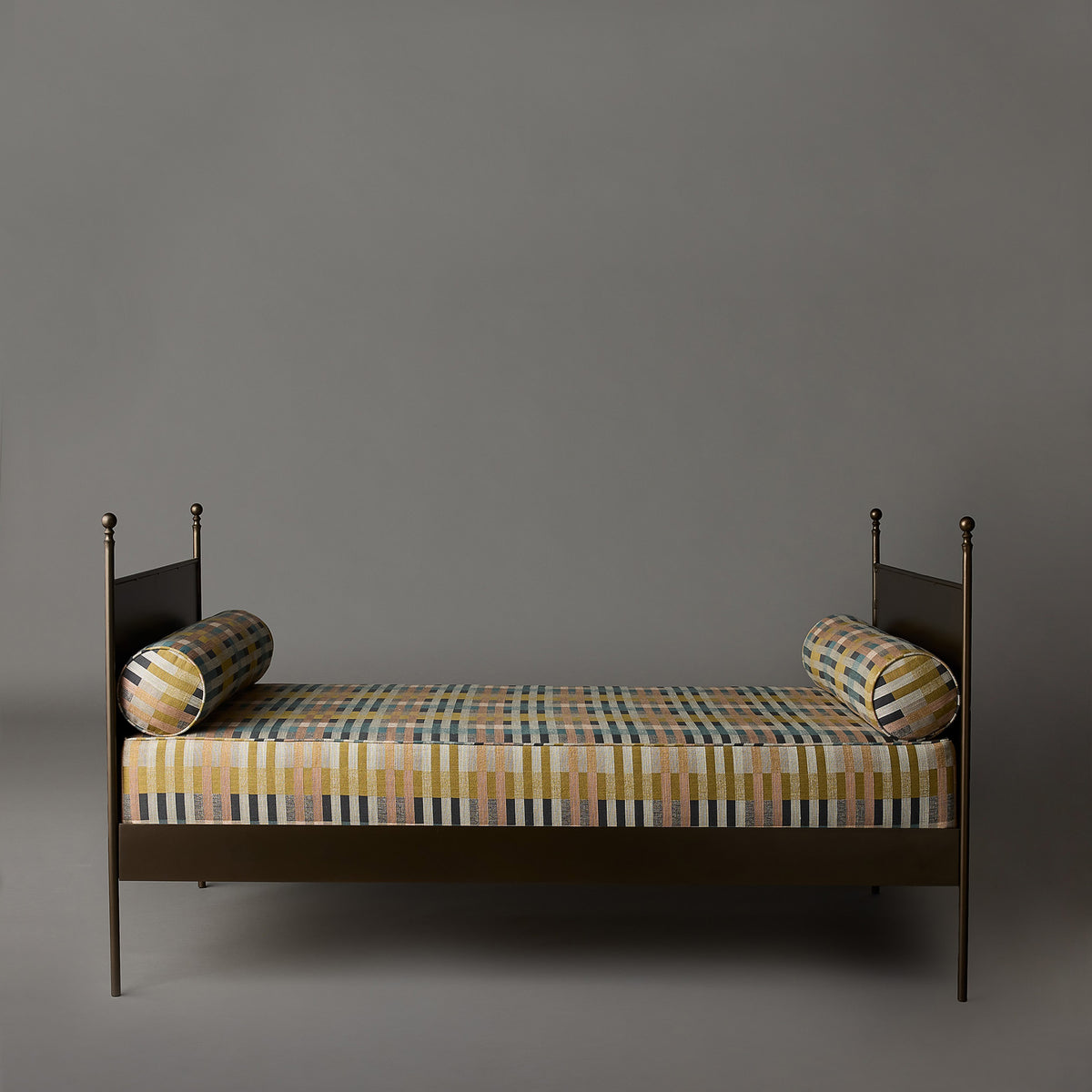Laurel Daybed | Floor Model