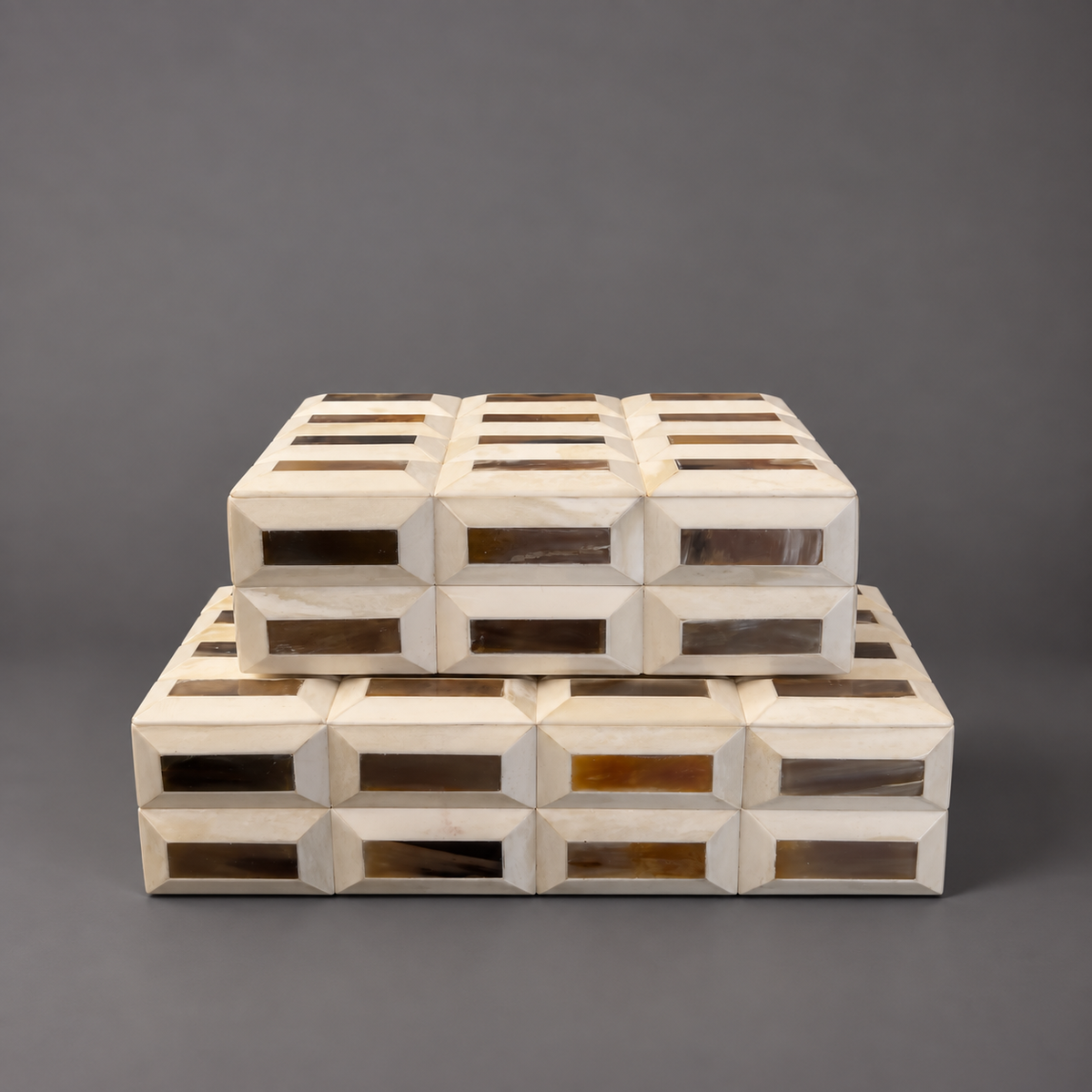 Horn Lattice Box